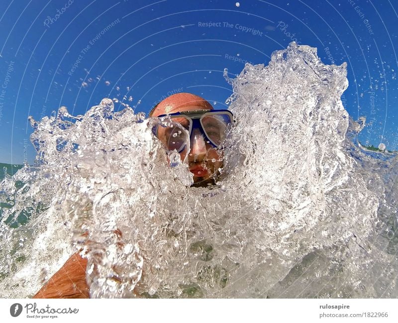 bbbwwlupp 1 Ferien & Urlaub & Reisen Sommer Sommerurlaub Meer Wellen Wassersport Schwimmen & Baden maskulin Mann Erwachsene Kopf Mensch Küste tauchen blau weiß