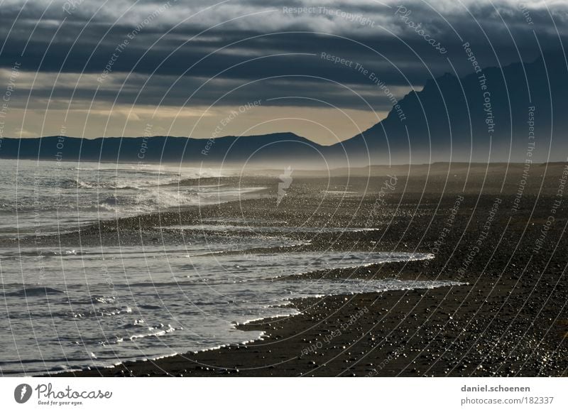 der Strand von Mordor Gedeckte Farben Abend Gegenlicht Natur Landschaft Sand Luft Wasser Gewitterwolken Klima Klimawandel schlechtes Wetter Unwetter Wind Sturm