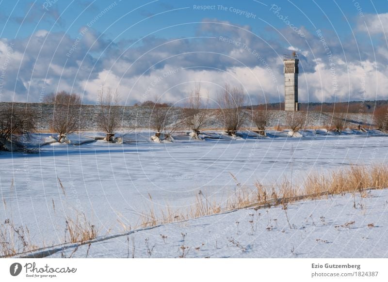 DDR Grenzturm im Winter in Mecklenburg Leben Mecklenburg-Vorpommern Deutschland Turm Bauwerk Sehenswürdigkeit Politik & Staat Wandel & Veränderung Grenze