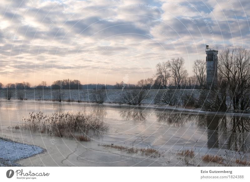 DDR Grenzturm in Mecklenburg im Winter Leben Mecklenburg-Vorpommern Deutschland Turm Bauwerk Sehenswürdigkeit Wahrzeichen Denkmal Freiheit Mut Politik & Staat