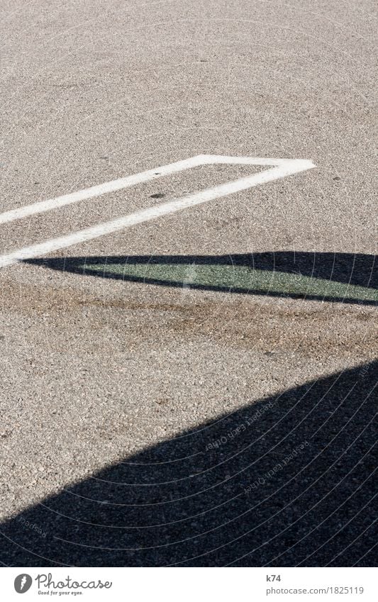 Parking lot Straßenverkehr Autofahren Parkplatz eckig einfach Geometrie Autofenster Dreieck diagonal Autotür Farbfoto Gedeckte Farben Außenaufnahme Menschenleer