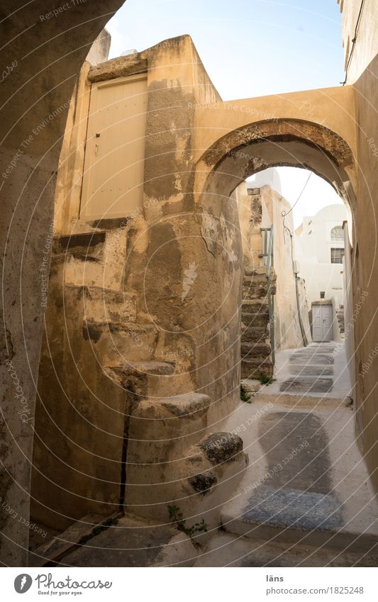 Emporio Häusliches Leben Wohnung Haus Altstadt Bauwerk Gebäude Mauer Wand Treppe Tür Stein alt Vergangenheit Gasse Wege & Pfade Farbfoto Außenaufnahme