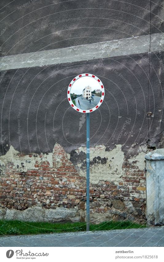 Spiegel Architektur Fassade Wand Mauer Vorderseite görlitz historisch Klassik klassisch Kleinstadt Lausitz Stadt Verkehr Verkehrssicherheit Sicherheit