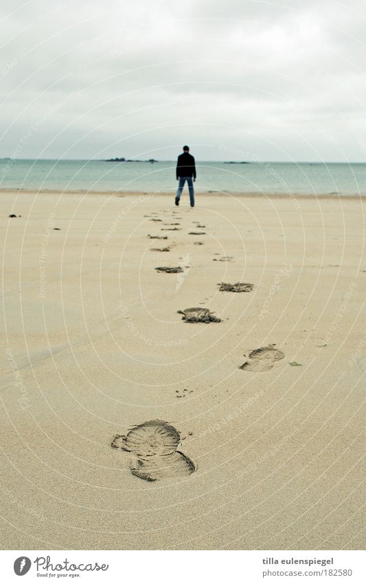 steps. Farbfoto Außenaufnahme Textfreiraum oben Textfreiraum Mitte Tag Blick nach vorn Ferien & Urlaub & Reisen Ausflug Strand Meer maskulin Mann Erwachsene 1