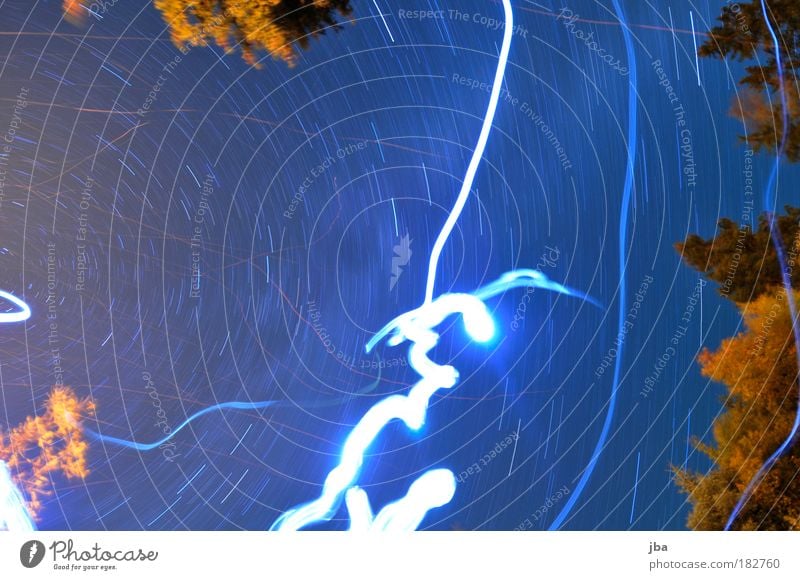 Lichtquellen Außenaufnahme Experiment Textfreiraum Mitte Nacht Langzeitbelichtung Bewegungsunschärfe Ferien & Urlaub & Reisen Ausflug Freiheit Natur Luft Himmel