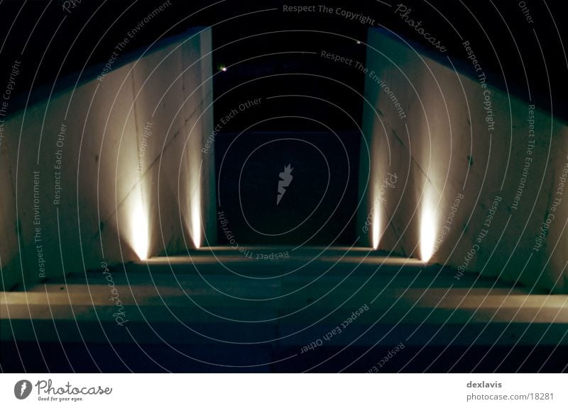 Treppe Licht dunkel Abschied ungewiss Architektur Wege & Pfade abwärts Kontrast hell Angst