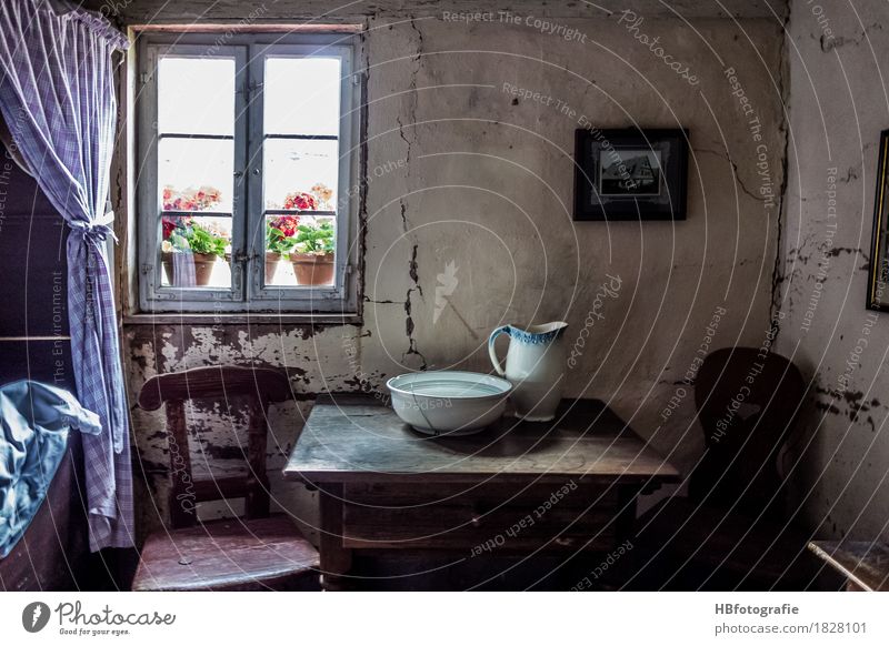 Stube Dorf Haus Einfamilienhaus Hütte Mauer Wand Raum Wohnzimmer Bauernstube Heimweh Schlafzimmer Bauernhof Fenster Waschtisch Farbfoto Innenaufnahme Tag