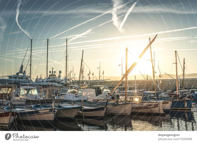 Yachten in Saint-Tropez Reichtum Freizeit & Hobby Ferien & Urlaub & Reisen Tourismus Sommer Sonne Strand Meer Landschaft Himmel Küste Hafen Jacht Wasserfahrzeug