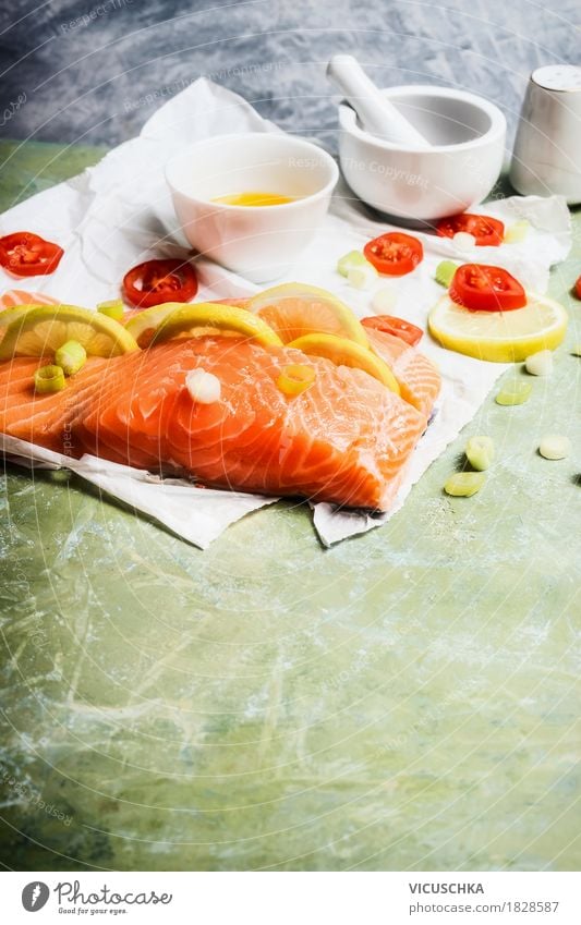 Stück Lachsfilet mit Zitrone Lebensmittel Fisch Kräuter & Gewürze Öl Ernährung Mittagessen Abendessen Festessen Bioprodukte Diät Geschirr Stil Design