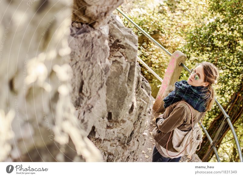 Autumn Day #6 Lifestyle Stil Freude ruhig Ausflug Mensch feminin Junge Frau Jugendliche Erwachsene Leben 1 18-30 Jahre Natur Sonnenlicht Herbst Wald Graz Mode