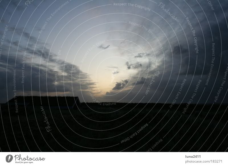 Abenddämmerung Farbfoto Außenaufnahme Dämmerung Licht Schatten Sonnenaufgang Sonnenuntergang Totale Natur Landschaft Himmel Wolken Horizont Sturm blau Tag