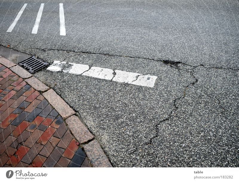 alles kaputt . . . Farbfoto Gedeckte Farben Menschenleer Textfreiraum rechts Textfreiraum oben Textfreiraum unten Güterverkehr & Logistik Umwelt Stadt Verkehr