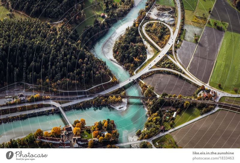 Urbane Ästhetik Landschaft Herbst Feld Wald Flussufer Brücke Verkehr Verkehrsmittel Verkehrswege Personenverkehr Autofahren Straße Straßenkreuzung Wege & Pfade