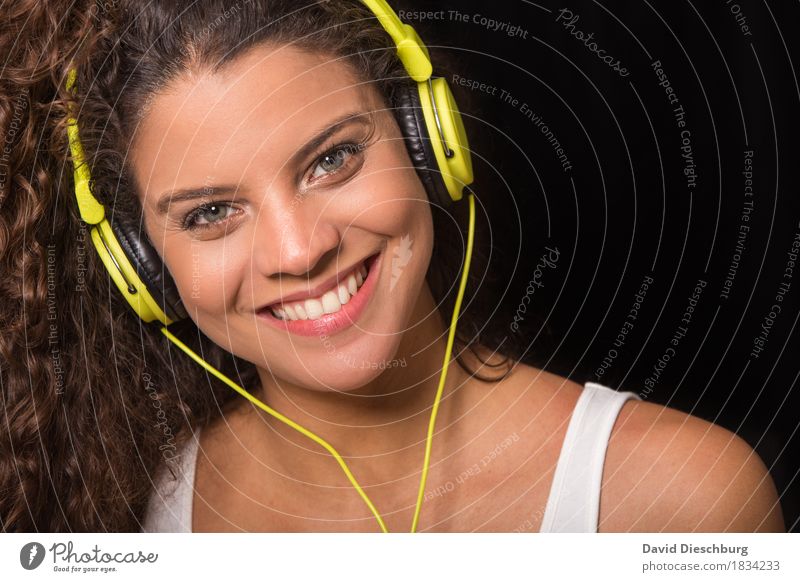 Music makes me happy Nachtleben Party Veranstaltung Musik Club Disco Diskjockey ausgehen Feste & Feiern clubbing Tanzen Handy Headset MP3-Player