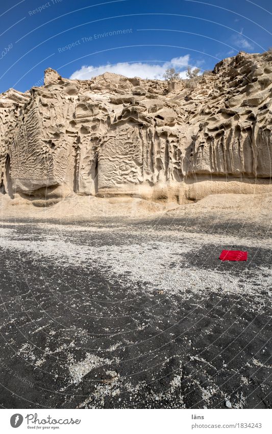 das rote Handtuch Ferien & Urlaub & Reisen Tourismus Ausflug Sonne Sonnenbad Strand Meer Insel Himmel Schönes Wetter Vulkan Küste Bucht Mittelmeer Santorin