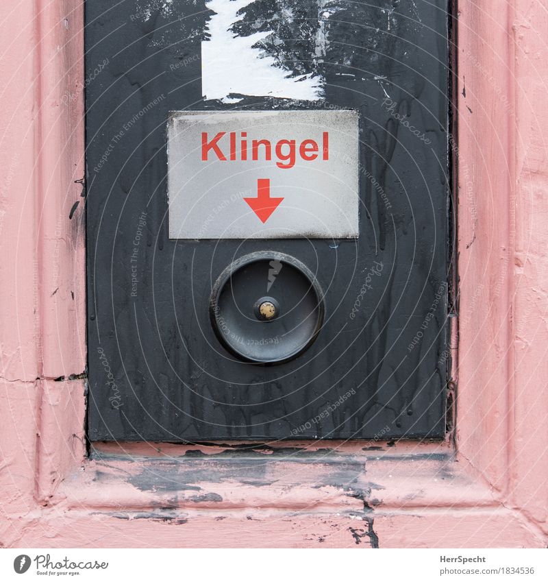 Klingeln für Anfänger Haus Mauer Wand Fassade Tür Schriftzeichen Schilder & Markierungen Hinweisschild Warnschild rosa rot schwarz Namensschild rund Pfeil