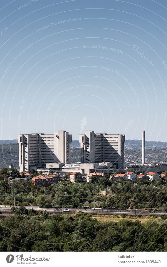 Wohnmaschinen Ferien & Urlaub & Reisen Häusliches Leben Wohnung Muggia Istrien Italien Kleinstadt Stadtrand Skyline Haus Gebäude Architektur Straße eckig kalt