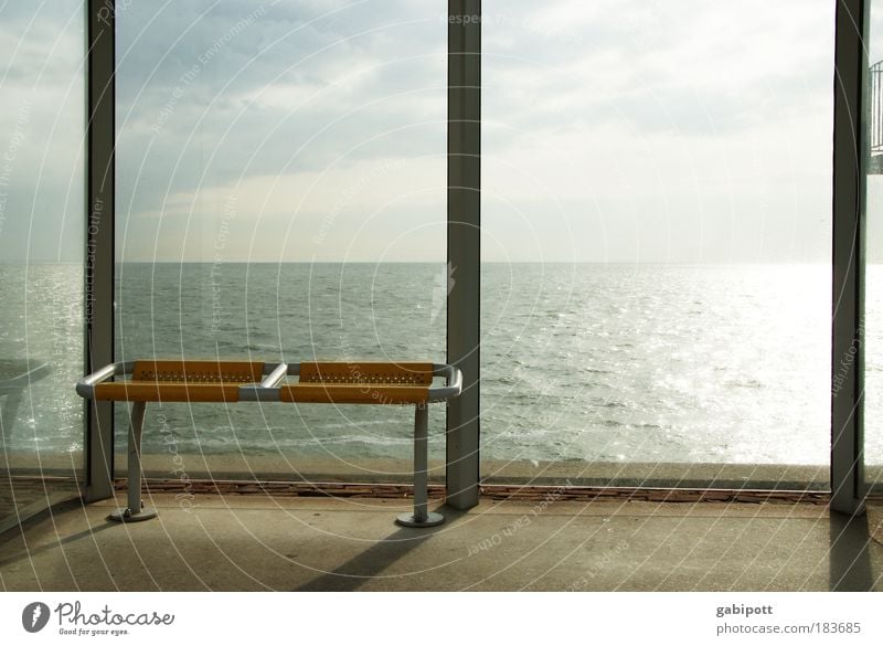 Linie 183 übers Meer Gedeckte Farben Außenaufnahme Menschenleer Tag Schatten Gegenlicht Himmel Wolken Schönes Wetter Küste Nordsee Deich Personenverkehr