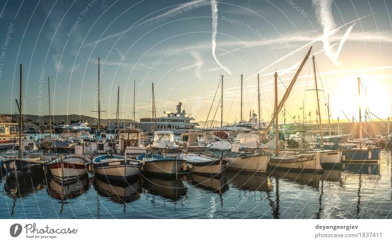 Yachten in der Bucht von Saint-Tropez Reichtum Freizeit & Hobby Ferien & Urlaub & Reisen Tourismus Sommer Sonne Strand Meer Landschaft Himmel Küste Hafen Jacht