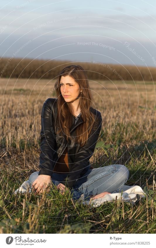 A pretty girl in the countryside Lifestyle Erholung Mensch Frau Erwachsene Natur Erotik adult attractive autumn Hintergrundbild barefoot beauty brunette