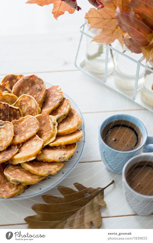 Kaffee und (Pfann)kuchen Lebensmittel Teigwaren Backwaren Dessert Süßwaren Ernährung Frühstück Kaffeetrinken Vegetarische Ernährung Fingerfood Getränk