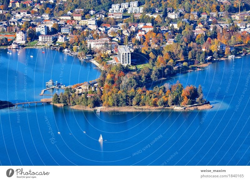 Sonniger Herbsttag auf dem See in den Bergen von Süd-Österreich Erholung Ferien & Urlaub & Reisen Tourismus Ausflug Abenteuer Ferne wandern Haus Natur