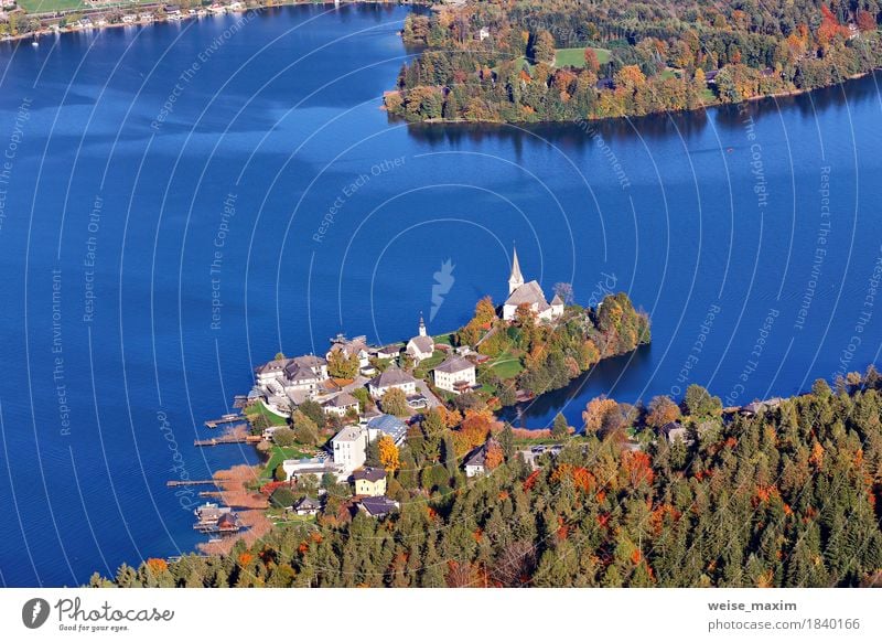 Sonniger Herbsttag auf dem See in den Bergen von Süd-Österreich Erholung Ferien & Urlaub & Reisen Tourismus Abenteuer Ferne Berge u. Gebirge wandern Haus Natur