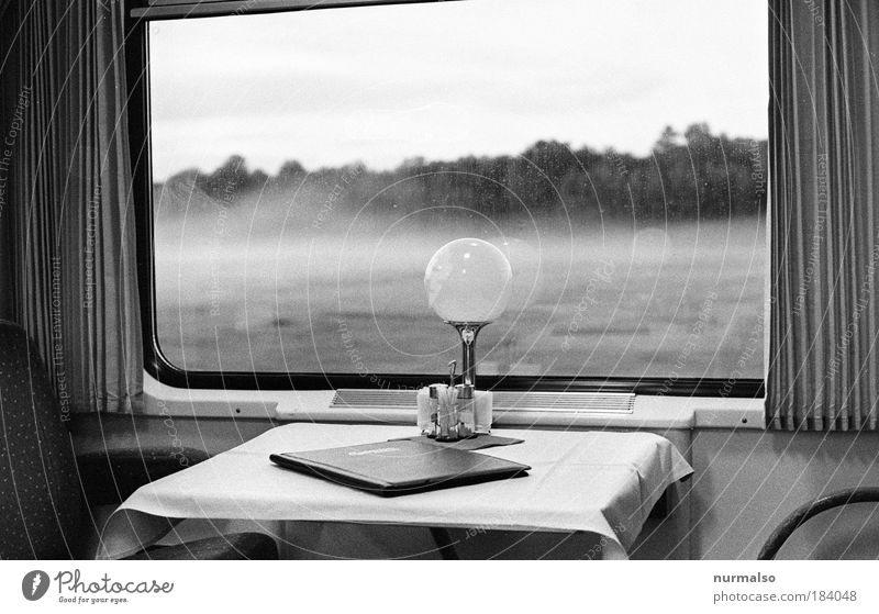 601, auf Reisen im CZ Express Schwarzweißfoto Menschenleer Dämmerung Ernährung Speisekarte salzsteuer Ausflug Ferne Freiheit Bahnfahren Lampe Kunst Umwelt Natur