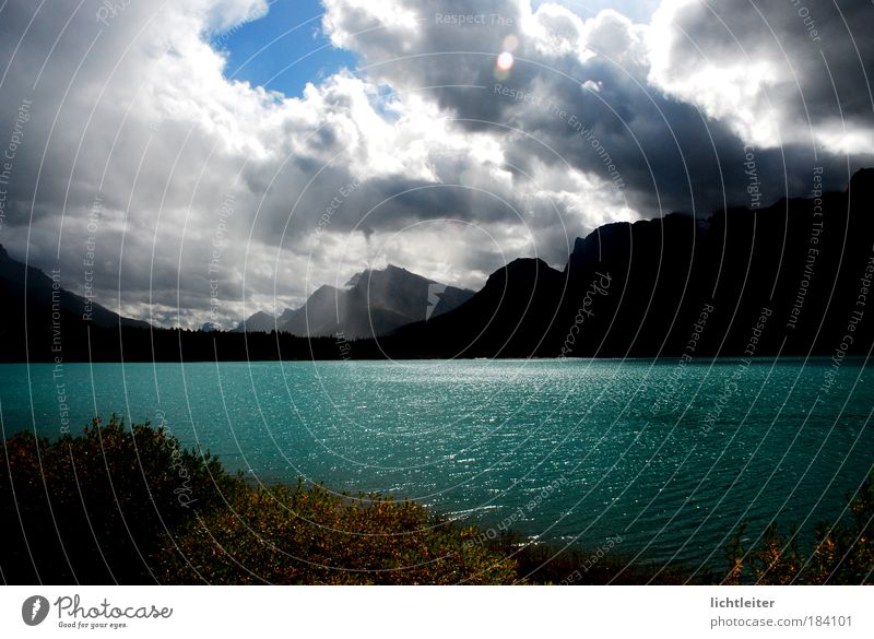 Herbstsonne Außenaufnahme Tag Reflexion & Spiegelung Sonnenlicht Gegenlicht Starke Tiefenschärfe Weitwinkel Landschaft Wasser Wolken Berge u. Gebirge Seeufer