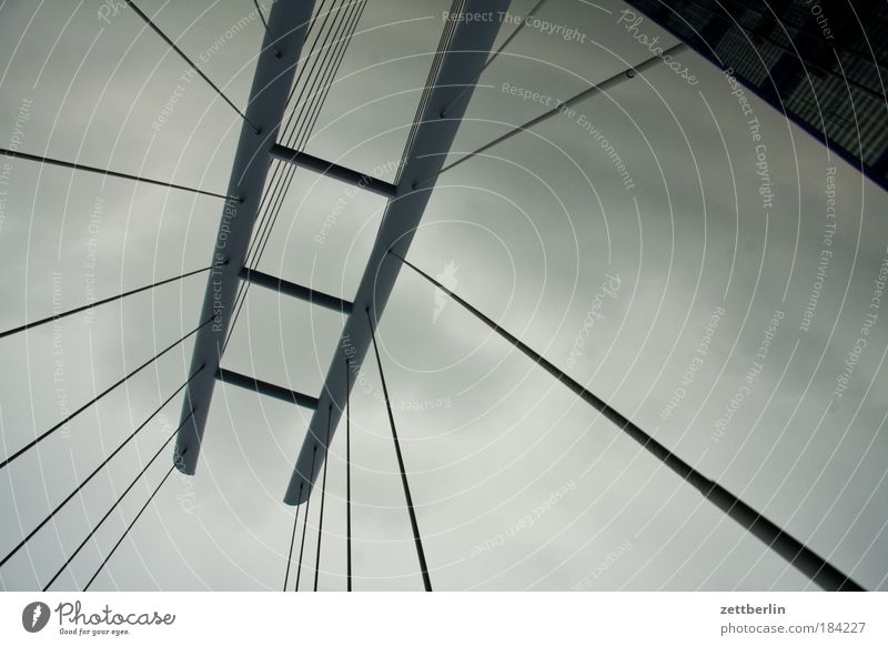 Rügendamm Herbst Mecklenburg-Vorpommern Meer Ostsee rügendamm Brücke Stahlverarbeitung ingenieurbau diagonal Spannung Wolken Wolkendecke November Konstruktion