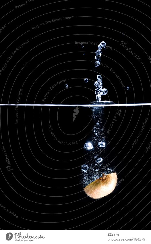 dive Farbfoto Studioaufnahme Unterwasseraufnahme Starke Tiefenschärfe Frucht Ernährung Stil Wasser Wassertropfen ästhetisch einfach elegant Flüssigkeit frisch