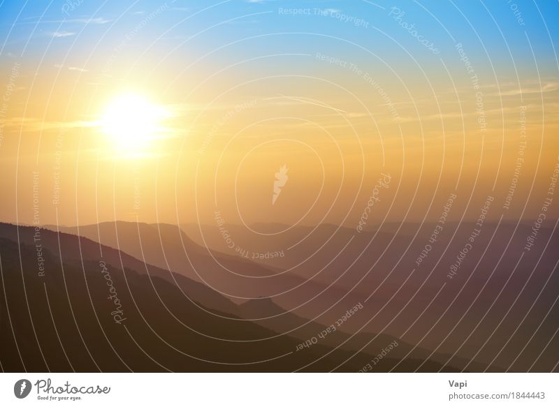 Schöner Sonnenuntergang in den Bergen Ferien & Urlaub & Reisen Ausflug Abenteuer Sommer Berge u. Gebirge wandern Umwelt Natur Landschaft Himmel Wolken Horizont