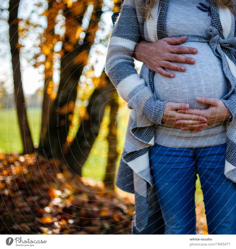 Love ist .... Junge Frau Jugendliche Erwachsene Arme Hand Bauch 2 Mensch Zusammensein Liebe Nachkommen Familienplanung Baby Babybauch schwanger Glück