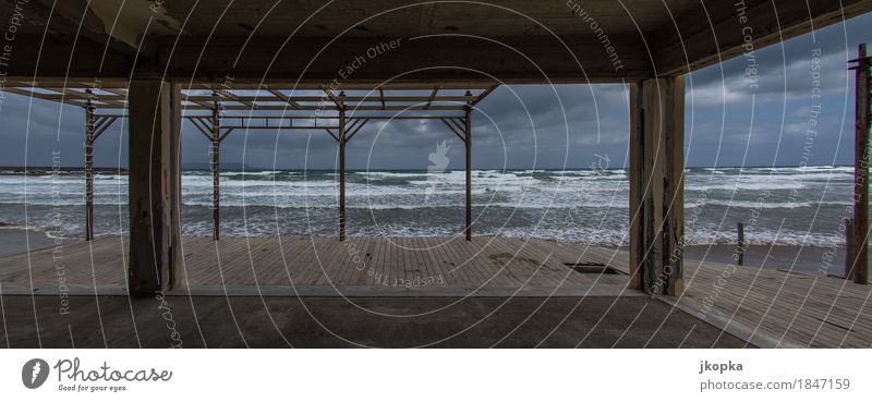 The sea in the view of a ruin Meditation Schwimmen & Baden Ferien & Urlaub & Reisen Ferne Haus Ruine Wolken Herbst schlechtes Wetter Unwetter Wellen Küste Meer