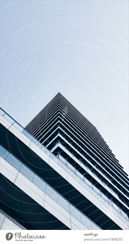 sky is the limit Ferne Haus Arbeitsplatz Büro Baustelle Business Karriere Hamburg Stadt Hauptstadt Stadtzentrum Skyline Menschenleer Hochhaus Bankgebäude