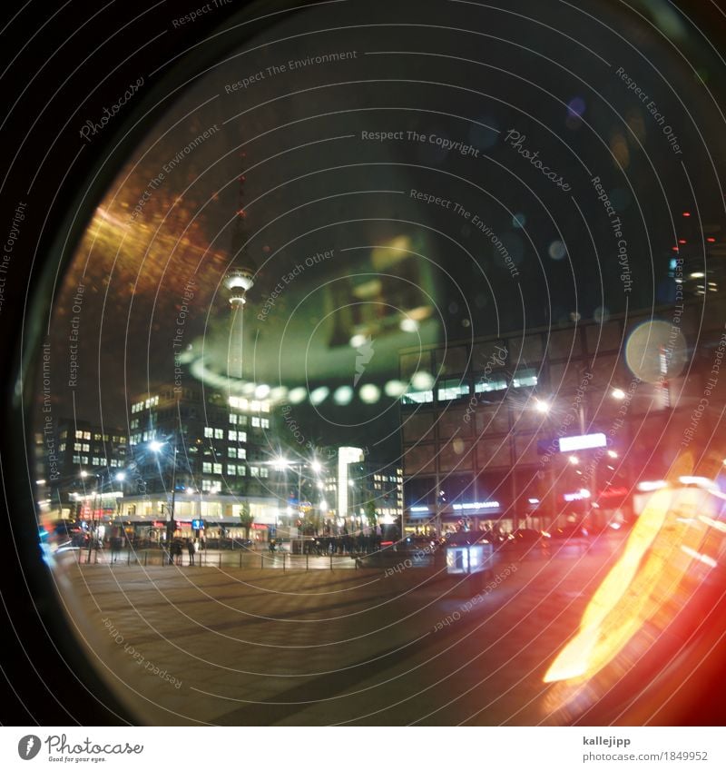 globalisierung Hauptstadt Haus Platz Turm Bauwerk Gebäude Fenster Verkehr Straßenkreuzung leuchten Berliner Fernsehturm Alexanderplatz Globalisierung Fischauge