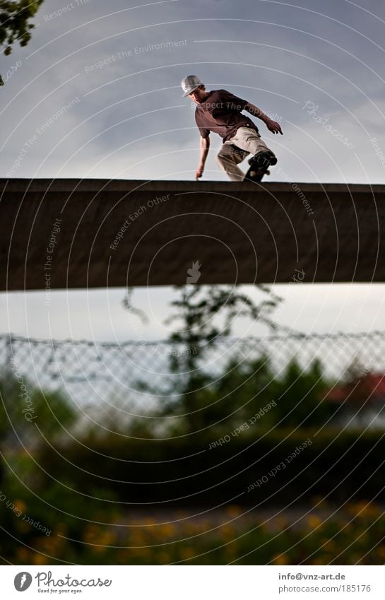 Miniramp Skateboarding Himmel Sport Aktion bedrohlich Fischauge Licht Schatten Wolken Nervosität