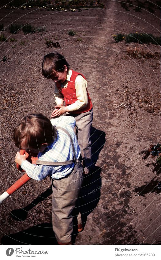 "Gregor GießSie" Lebensmittel Ernährung Lifestyle Freizeit & Hobby Kindererziehung Gartenarbeit Junge Pflanze Sträucher Feld Brunft gebrauchen Erfolg Tatkraft