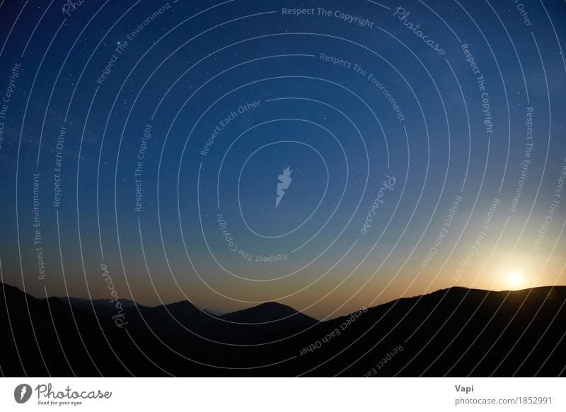 Blaue dunkle Nacht über Bergspitzen und Himmel mit vielen Sternen Ferien & Urlaub & Reisen Tourismus Abenteuer Sonne Berge u. Gebirge Natur Landschaft