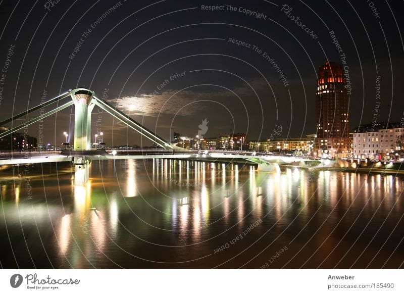 Frankfurter Flößerbrücke und Main Plaza mit Mond Umwelt Natur Wasser Nachthimmel Küste Flussufer Frankfurt am Main Hessen Deutschland Europa Hafenstadt Skyline