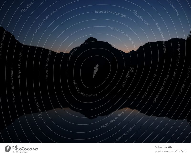 No See but Motorhaubenglanz Nachthimmel Sonnenaufgang Sonnenuntergang Berge u. Gebirge Gipfel Glacier Nationalpark Montana USA Metall Ferne gigantisch kalt blau