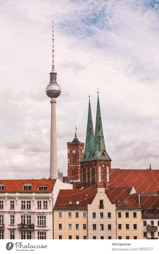 Hoch hinaus Ferien & Urlaub & Reisen Tourismus Sightseeing Städtereise Fernseher Himmel Wolken Berlin Deutschland Stadt Hauptstadt Stadtzentrum Altstadt