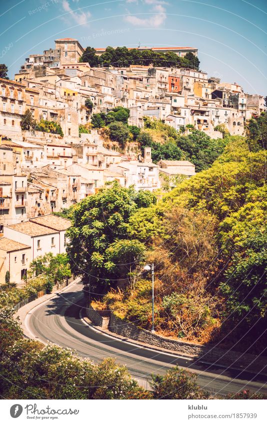 Ansicht von Ragusa, Sizilien, Italien Haus Kunst Kultur Dorf Stadt Kirche Gebäude Architektur Fassade Balkon Denkmal Straße alt historisch Religion & Glaube