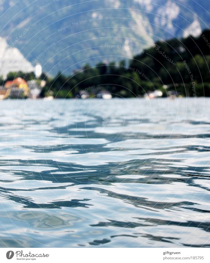 luftmatratzenperspektive Klettern Bergsteigen tauchen Paddeln Umwelt Landschaft Wasser Hügel Felsen Berge u. Gebirge Wellen Seeufer glänzend Luftmatratze