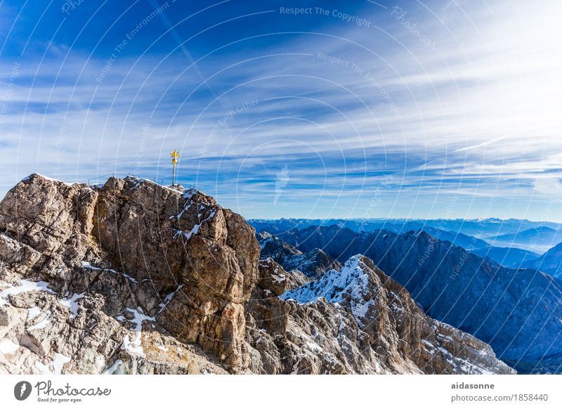 Zugspitze Landschaft Schönes Wetter Felsen Alpen Berge u. Gebirge Gipfel Fröhlichkeit Zufriedenheit Lebensfreude Begeisterung Ehre Kraft Farbfoto Außenaufnahme