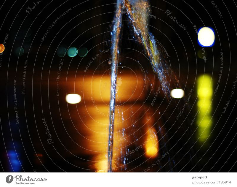 Happy Birthday, Photocase! Platz Marktplatz Springbrunnen Brunnen Quelle dunkel Wasser Wasserstrahl Lichtpunkt Reflexion & Spiegelung leuchten Wasserfontäne