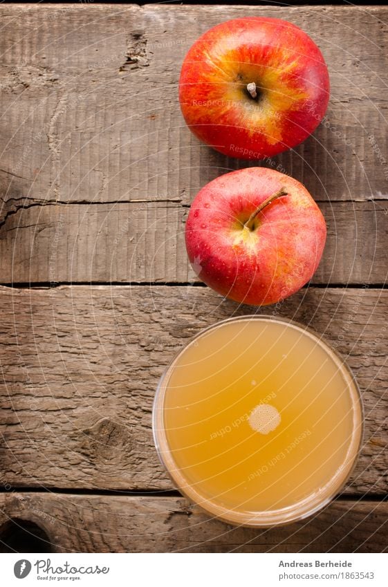 Apfelsaft Lebensmittel Frucht Ernährung Frühstück Bioprodukte Getränk Saft Glas Gesunde Ernährung Diät Farbfoto Studioaufnahme Blitzlichtaufnahme