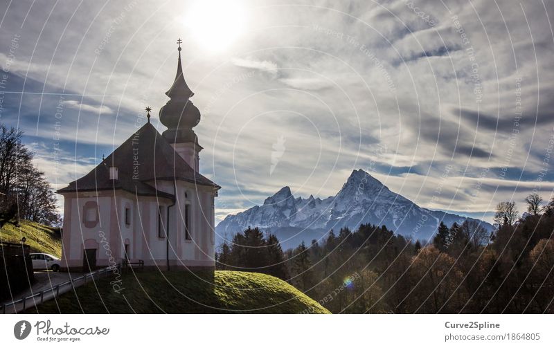 Maria Gern Kirche Himmel Wolken Sonne Herbst Wetter Eis Frost Schnee Baum Wiese Wald Hügel Felsen Berge u. Gebirge Gipfel Schneebedeckte Gipfel Berchtesgaden