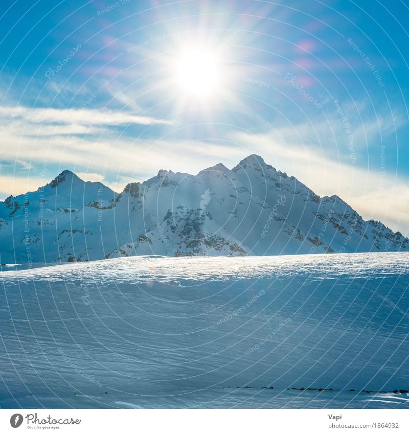 Blaue Berge Snowy in den Wolken bei Sonnenuntergang Ferien & Urlaub & Reisen Tourismus Abenteuer Winter Schnee Winterurlaub Berge u. Gebirge Klettern