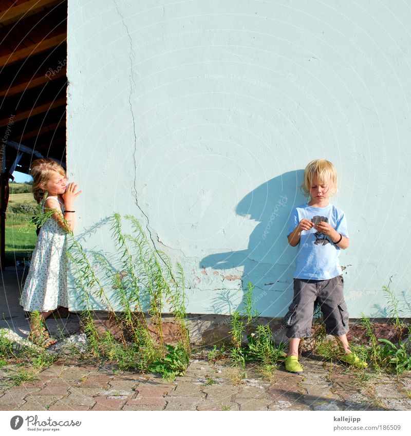 diplomatie Freizeit & Hobby Spielen Kinderspiel Häusliches Leben Wohnung Haus Garten Mensch Mädchen Junge Geschwister Bruder Schwester Kindheit 2 3-8 Jahre